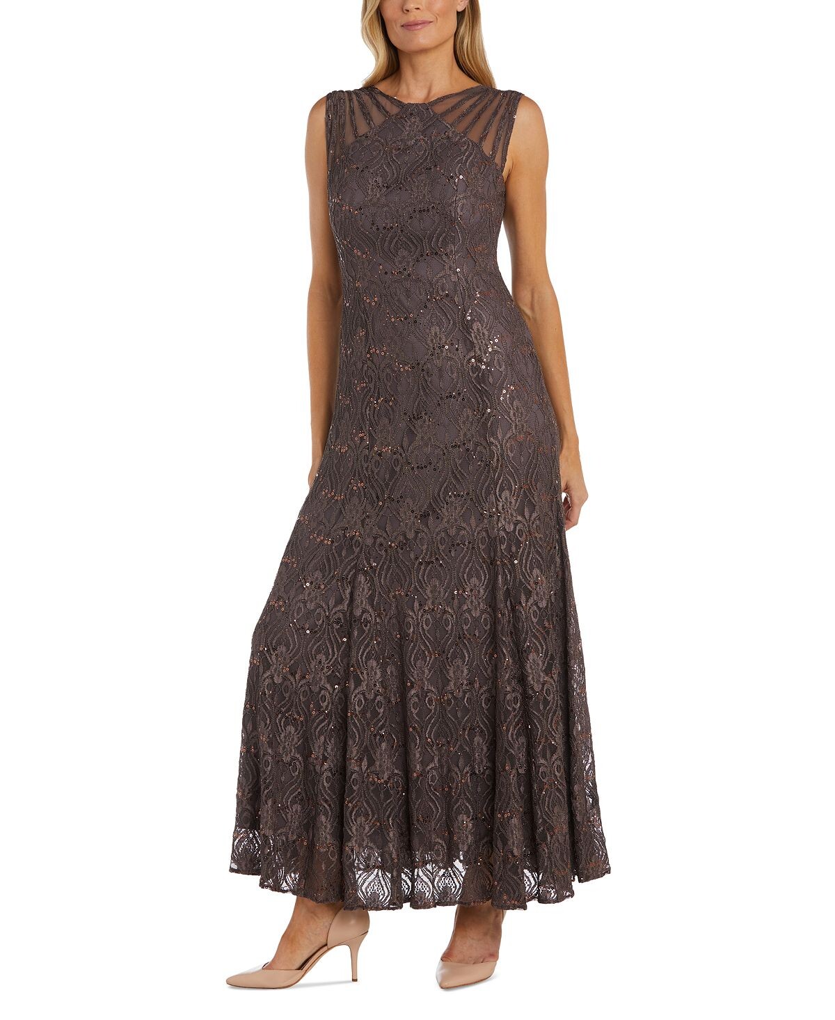 Женское длинное кружевное платье с декором и иллюзией R & M Richards
Женское длинное кружевное платье с декором и иллюзией R & M Richards