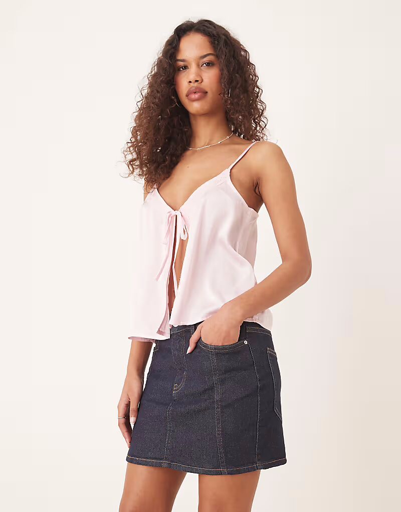 Джинсовая мини-юбка Gina Tricot темно-синего цвета индиго
Джинсовая мини-юбка Gina Tricot темно-синего цвета индиго