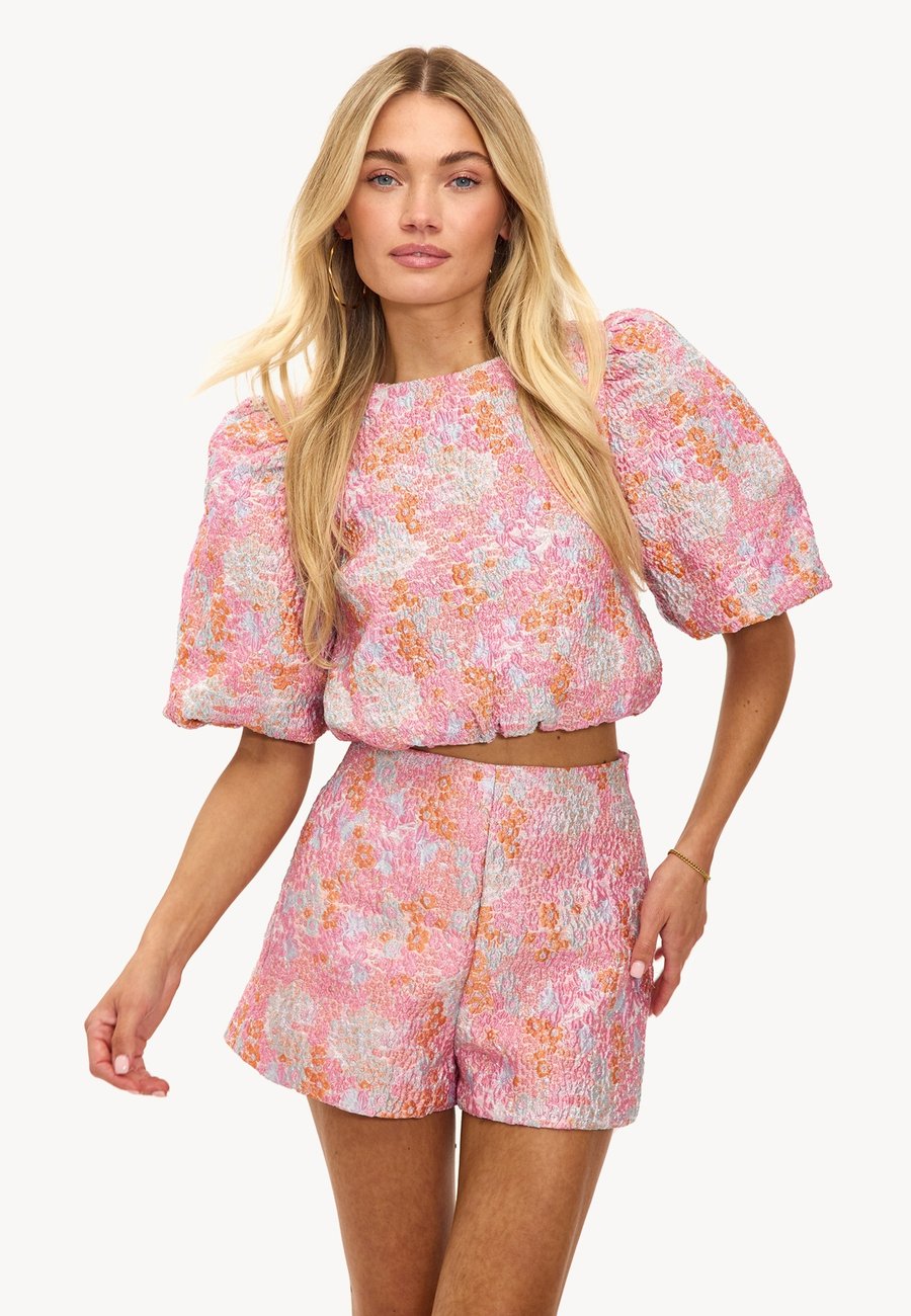 Шорты LOAVIES LOVE IN EVERY BREATH, Jacquard Pink/Pink
Шорты LOAVIES LOVE IN EVERY BREATH, Jacquard Pink/Pink