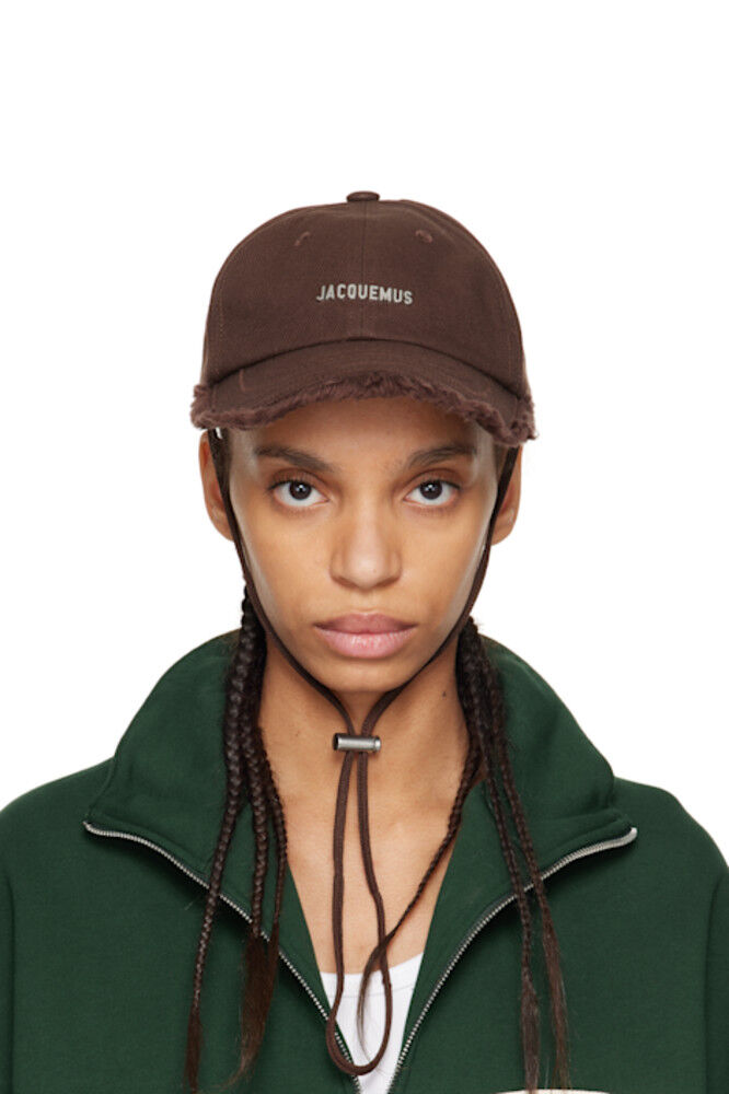 Коричневая кепка «Артишо» JACQUEMUS
Коричневая кепка «Артишо» JACQUEMUS
