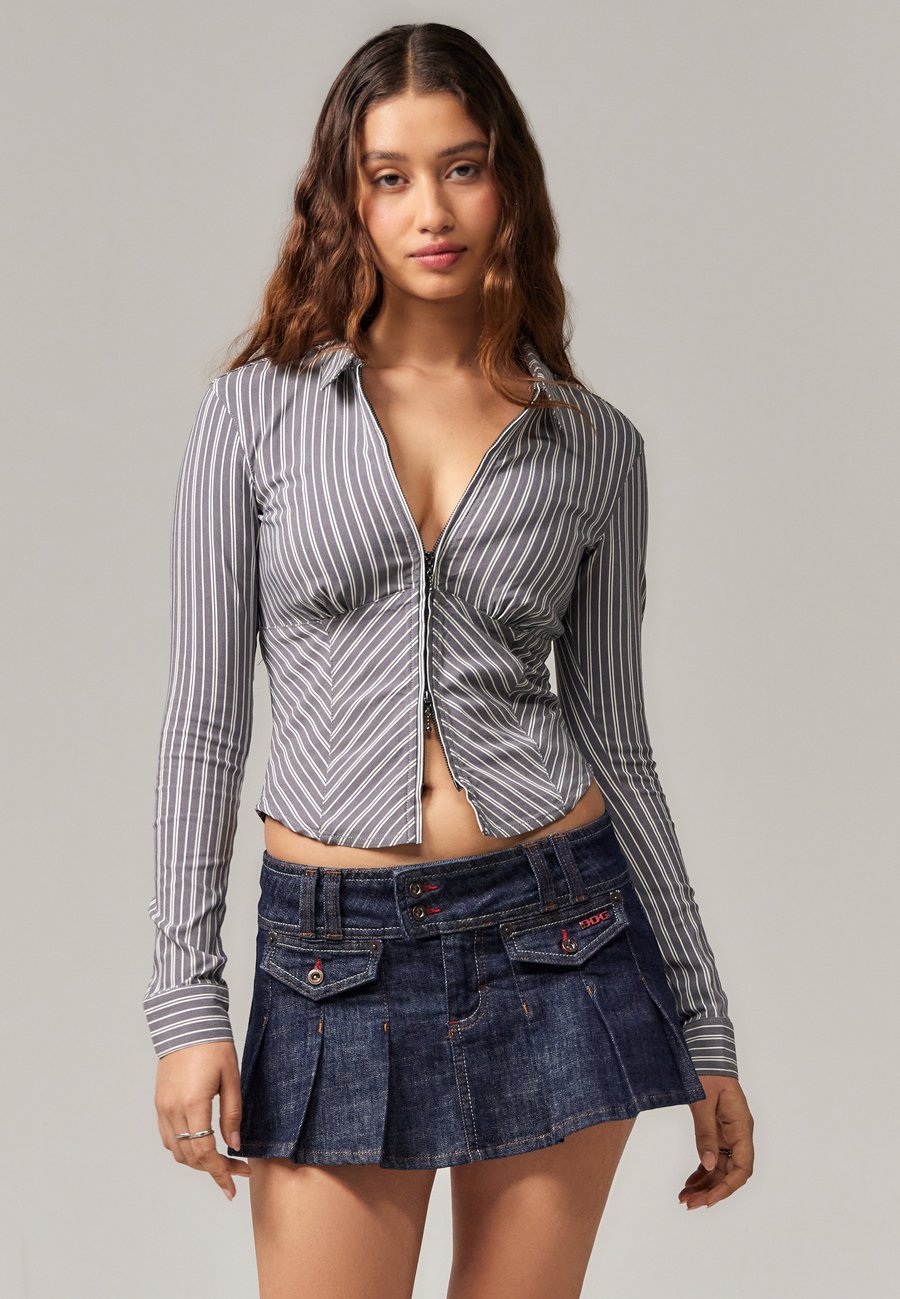 Блуза BDG Urban Outfitters HAILEY, Grey
Блуза BDG Urban Outfitters HAILEY, Grey