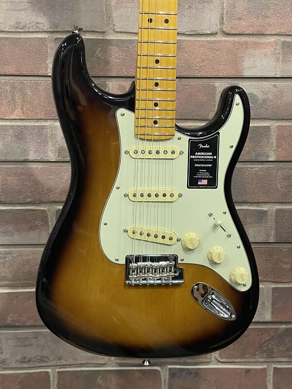 Электрогитара Fender American Pro II Stratocaster 70th anniversary 2023 - 2 tone sunburst