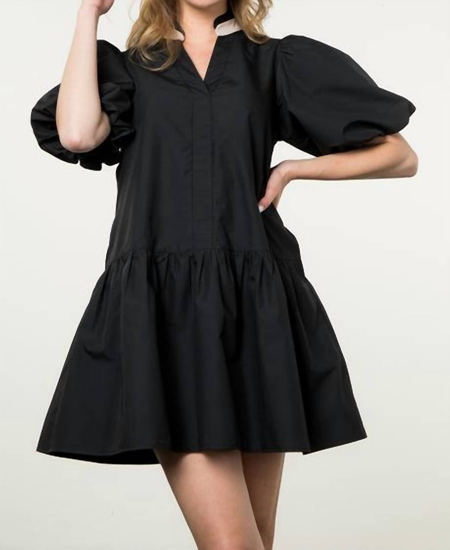 Черное платье с V-образным вырезом и пышными рукавами THML 
Черное платье с V-образным вырезом и пышными рукавами THML