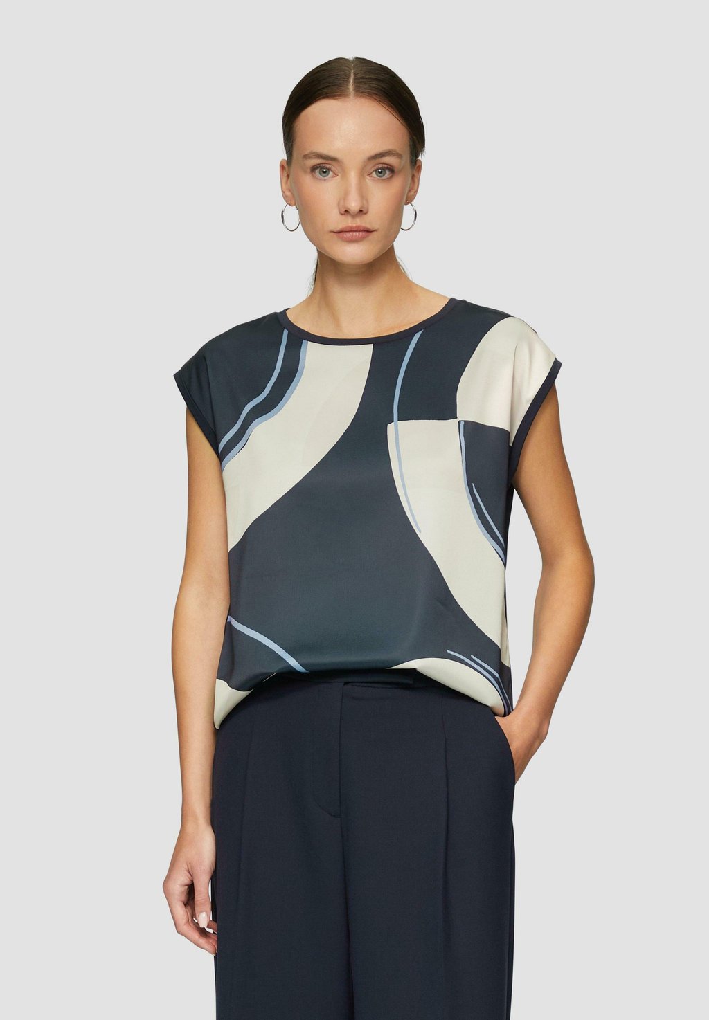 Футболка с принтом s.Oliver BLACK LABEL, темно-синий 
Футболка с принтом s.Oliver BLACK LABEL, темно-синий