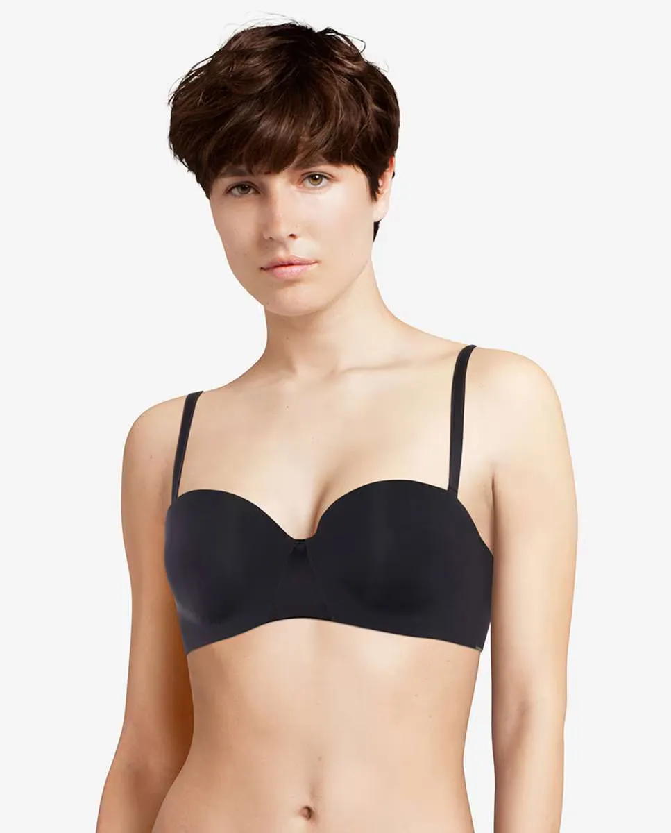 Гладкий бюстгальтер без косточек Essentiall треугольного выреза Chantelle, черный