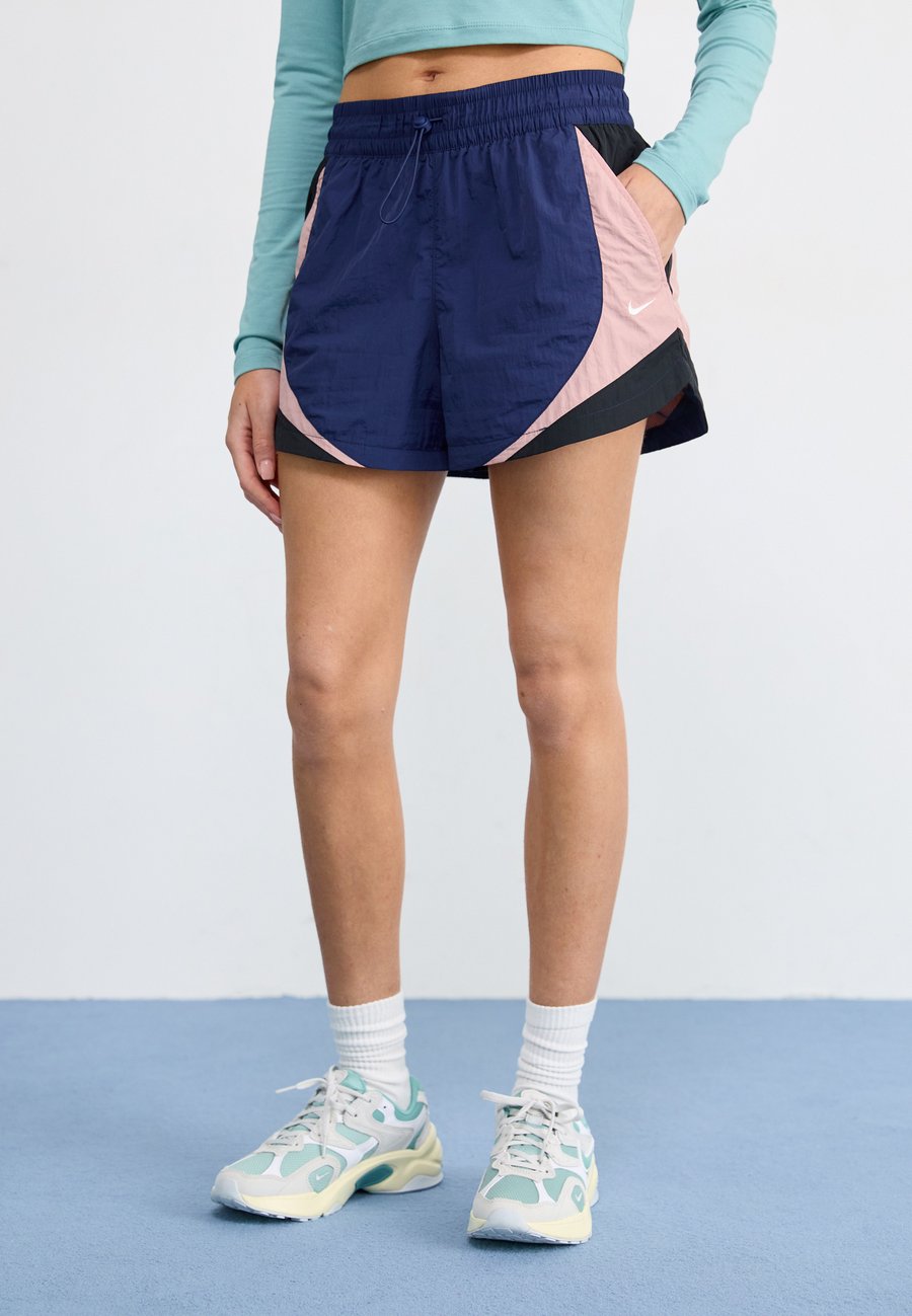 Шорты Nike Sportswear STREET 3" TRACK SHORT, Midnight Navy/Black/Particle Pink/Dark Blue
Шорты Nike Sportswear STREET 3" TRACK SHORT, Midnight Navy/Black/Particle Pink/Dark Blue