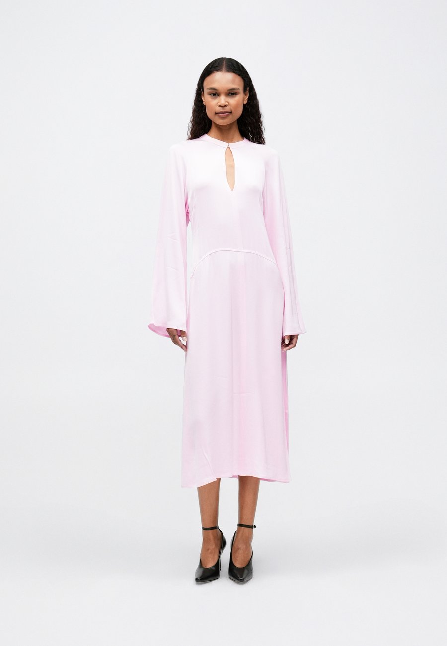 Платье DAY Birger et Mikkelsen WALKER, Pink Lady/Pink
Платье DAY Birger et Mikkelsen WALKER, Pink Lady/Pink