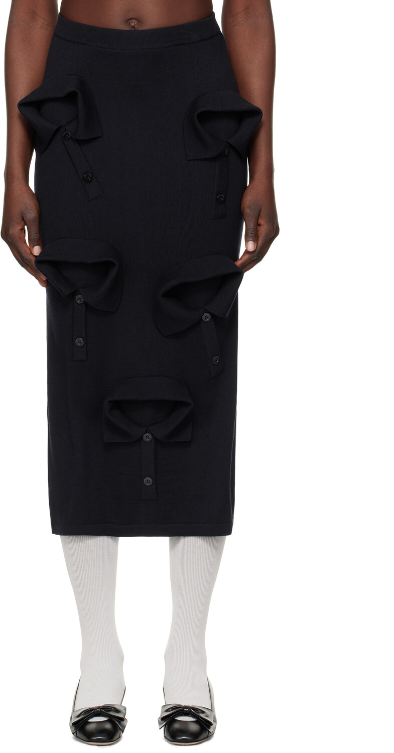 Трикотажная юбка миди темно-синего цвета с несколькими воротниками Moschino
Трикотажная юбка миди темно-синего цвета с несколькими воротниками Moschino