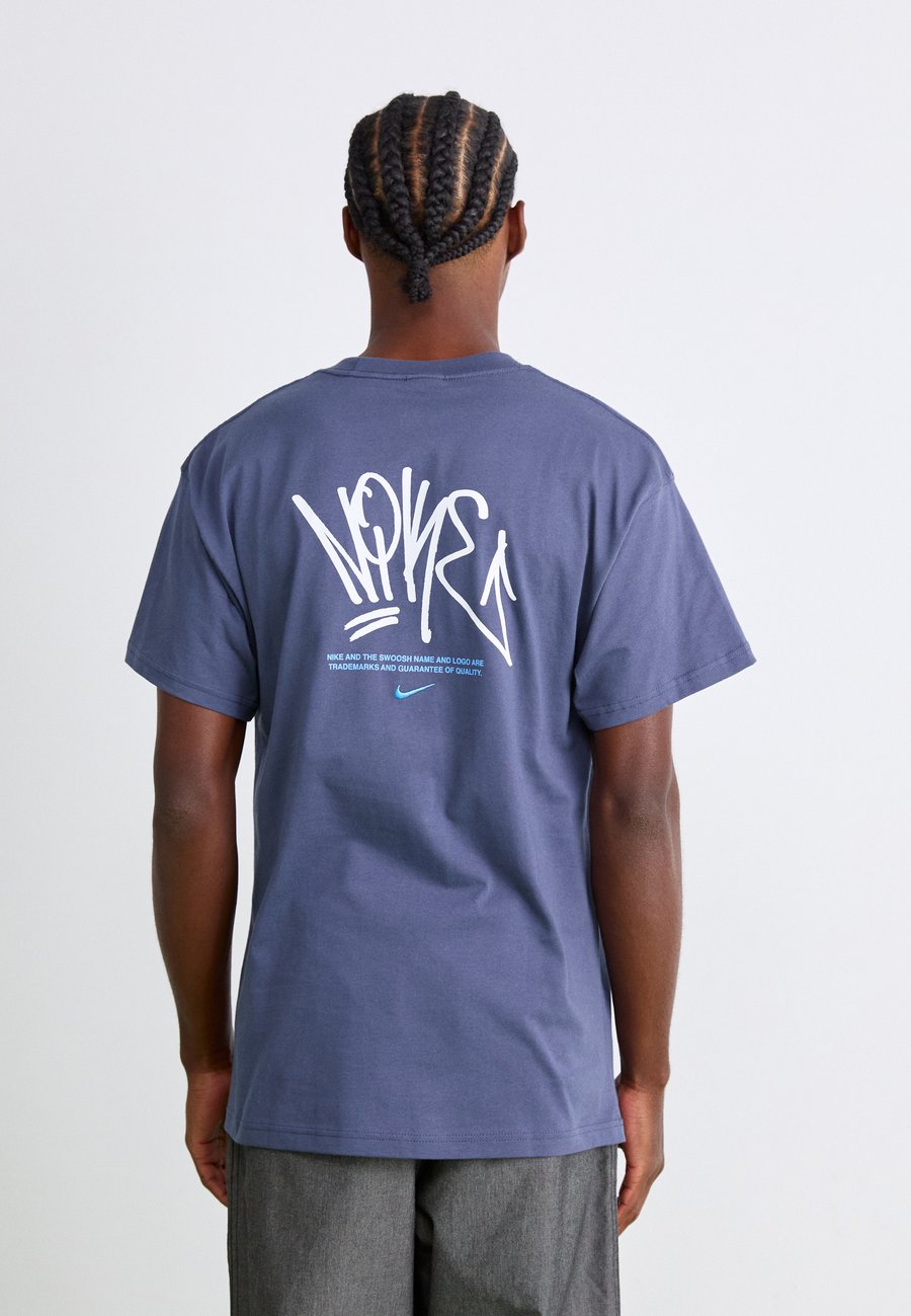 Футболка Nike Sportswear TEE, Thunder Blue/Blue
Футболка Nike Sportswear TEE, Thunder Blue/Blue