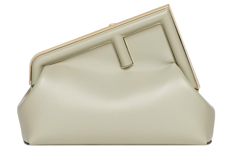 FENDI Женская светло-зеленая клатч на одно плечо из ягненка
FENDI Женская светло-зеленая клатч на одно плечо из ягненка