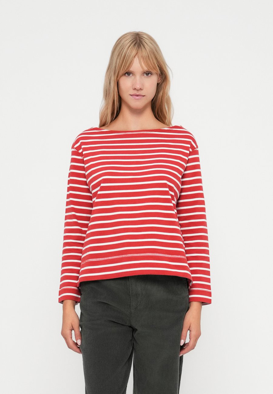 Топ DOCKERS BOATNECK TEE, Fire Whirl /Red
Топ DOCKERS BOATNECK TEE, Fire Whirl /Red