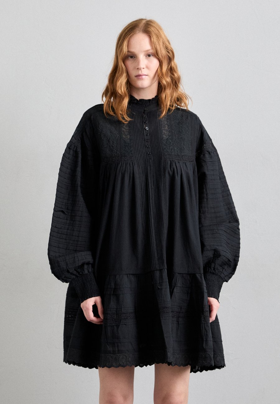 Платье Vanessa Bruno DIANE, Noir/Black
Платье Vanessa Bruno DIANE, Noir/Black