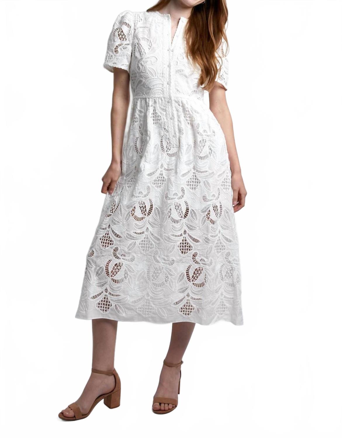 Платье Nyla Midi в белом цвете GILNER FARRAR
Платье Nyla Midi в белом цвете GILNER FARRAR