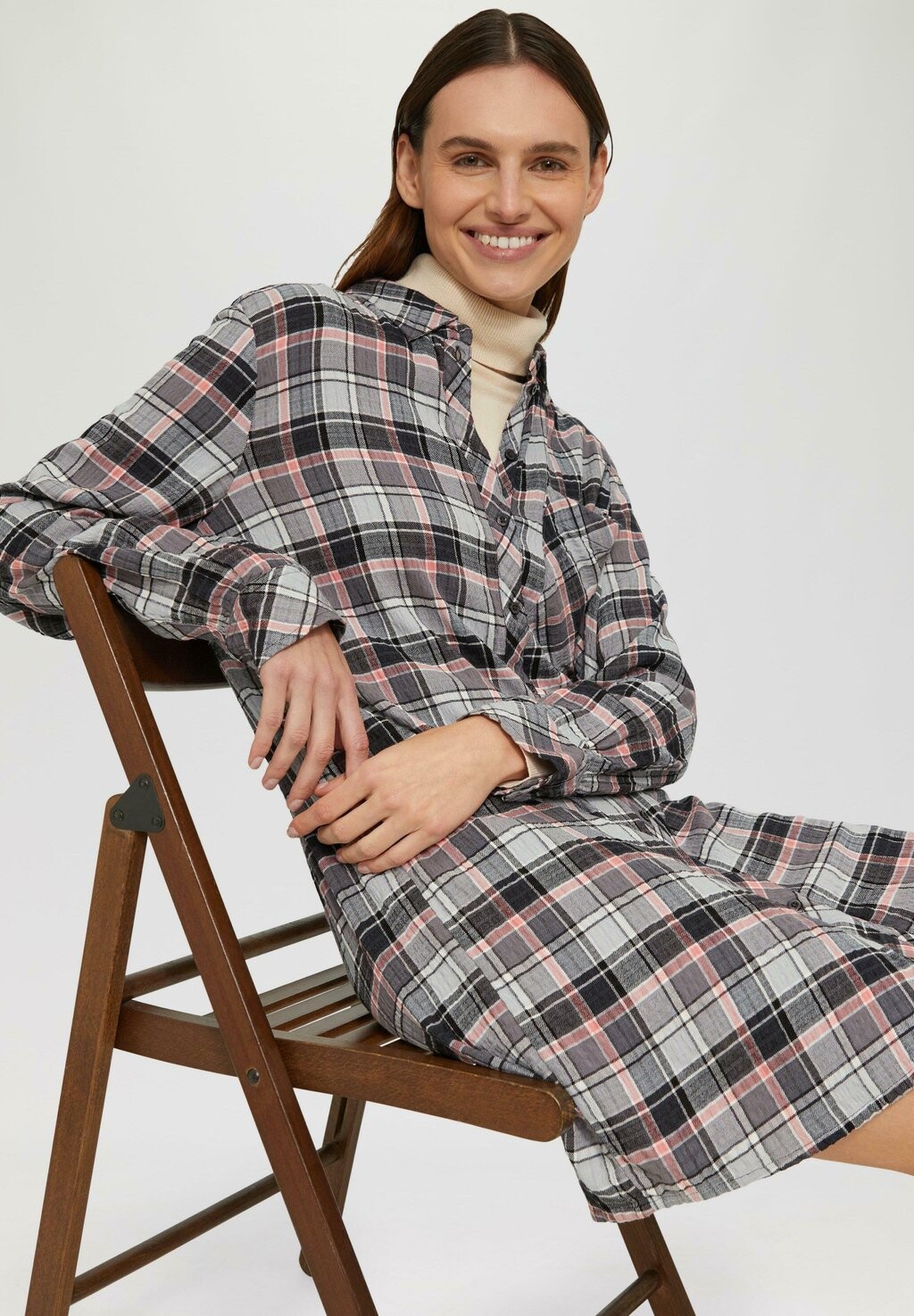 Платье-рубашка s.Oliver, антрацит
Платье-рубашка s.Oliver, антрацит