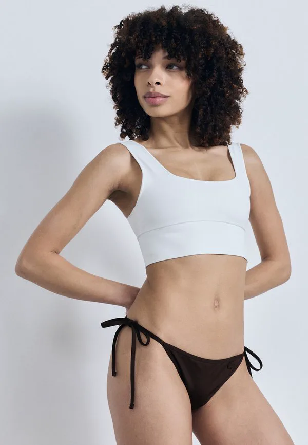 Плавки бикини maillot de bain Lacoste, Dark Brown, Коричневый, Плавки бикини maillot de bain Lacoste, Dark Brown
Плавки бикини maillot de bain Lacoste, Dark Brown, Коричневый, Плавки бикини maillot de bain Lacoste, Dark Brown