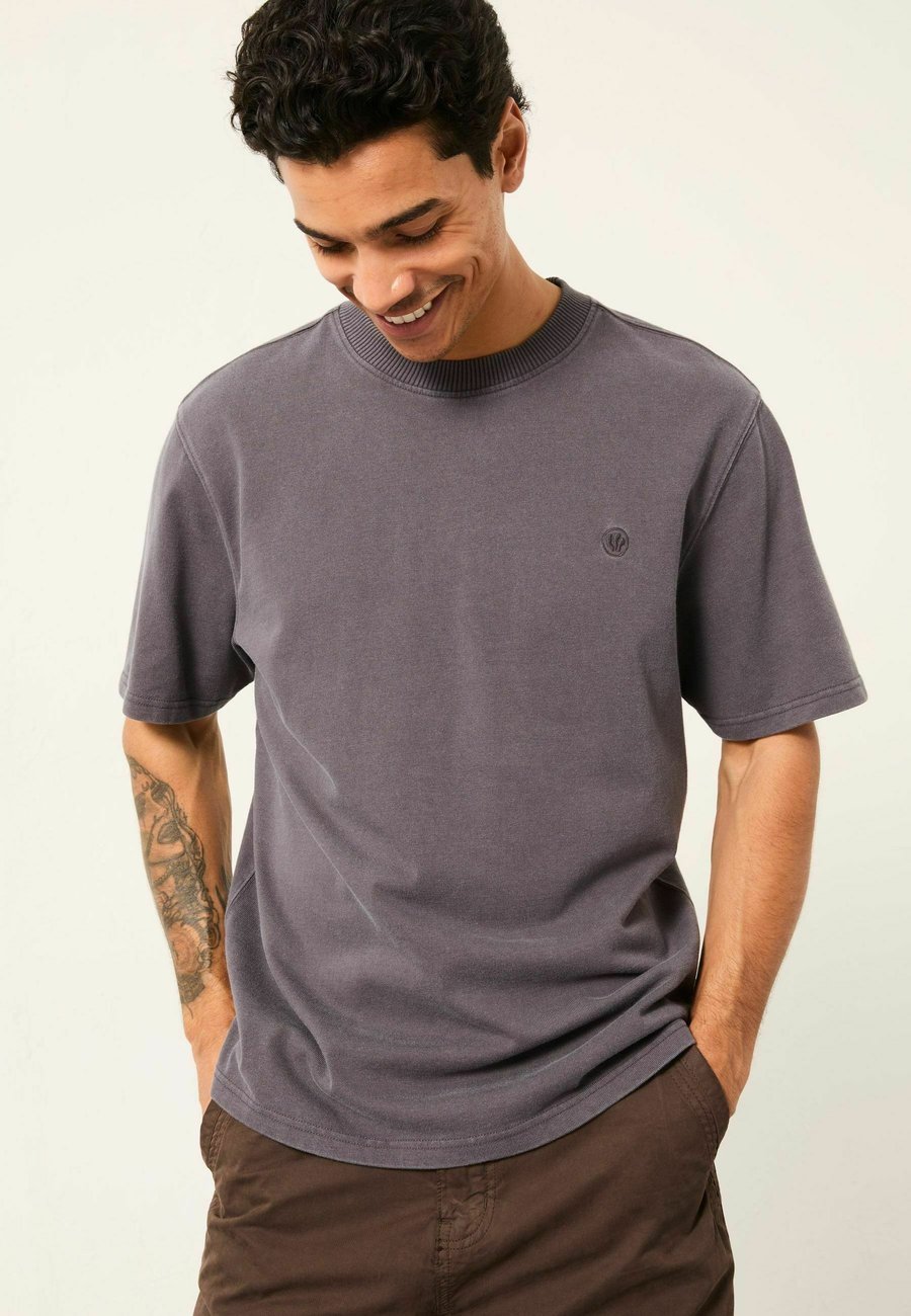 Футболка FatFace HEAVYWEIGHT RELAXED FIT , Charcoal Grey/Grey, Черный, Футболка FatFace HEAVYWEIGHT RELAXED FIT , Charcoal Grey/Grey
Футболка FatFace HEAVYWEIGHT RELAXED FIT , Charcoal Grey/Grey, Черный, Футболка FatFace HEAVYWEIGHT RELAXED FIT , Charcoal Grey/Grey