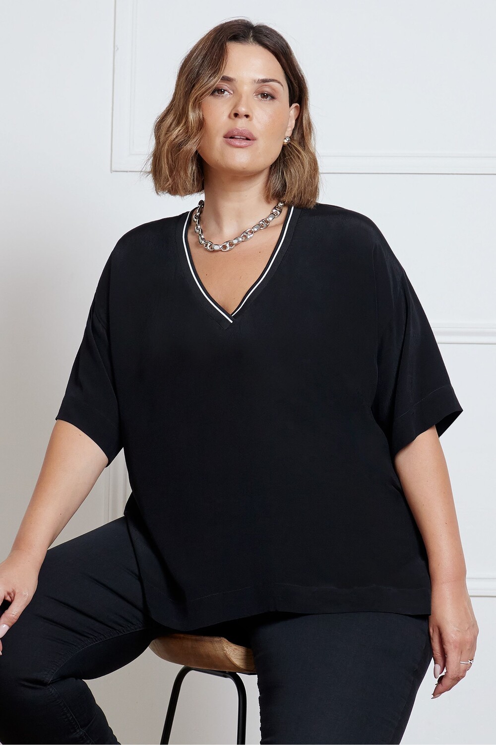 Топ с V образным вырезом и полосками Live Unlimited, черный
Топ с V образным вырезом и полосками Live Unlimited, черный