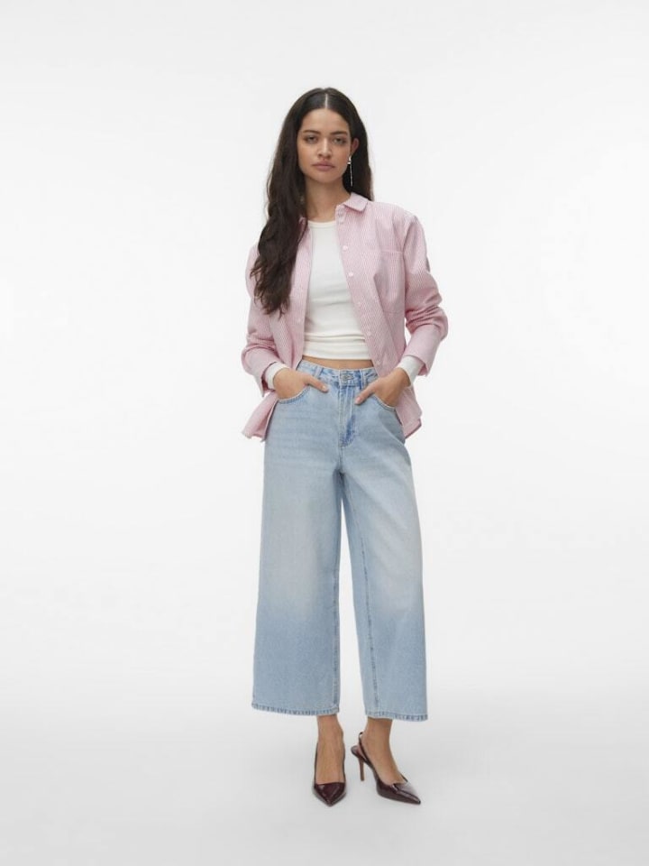 Vero Moda Блузка с длинными рукавами в ярком, броском стиле
Vero Moda Блузка с длинными рукавами в ярком, броском стиле