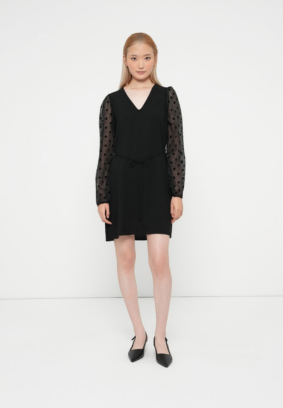 Платье Vero Moda VMALVA DETAIL V NECK SHORT DRESS, Black
Платье Vero Moda VMALVA DETAIL V NECK SHORT DRESS, Black
