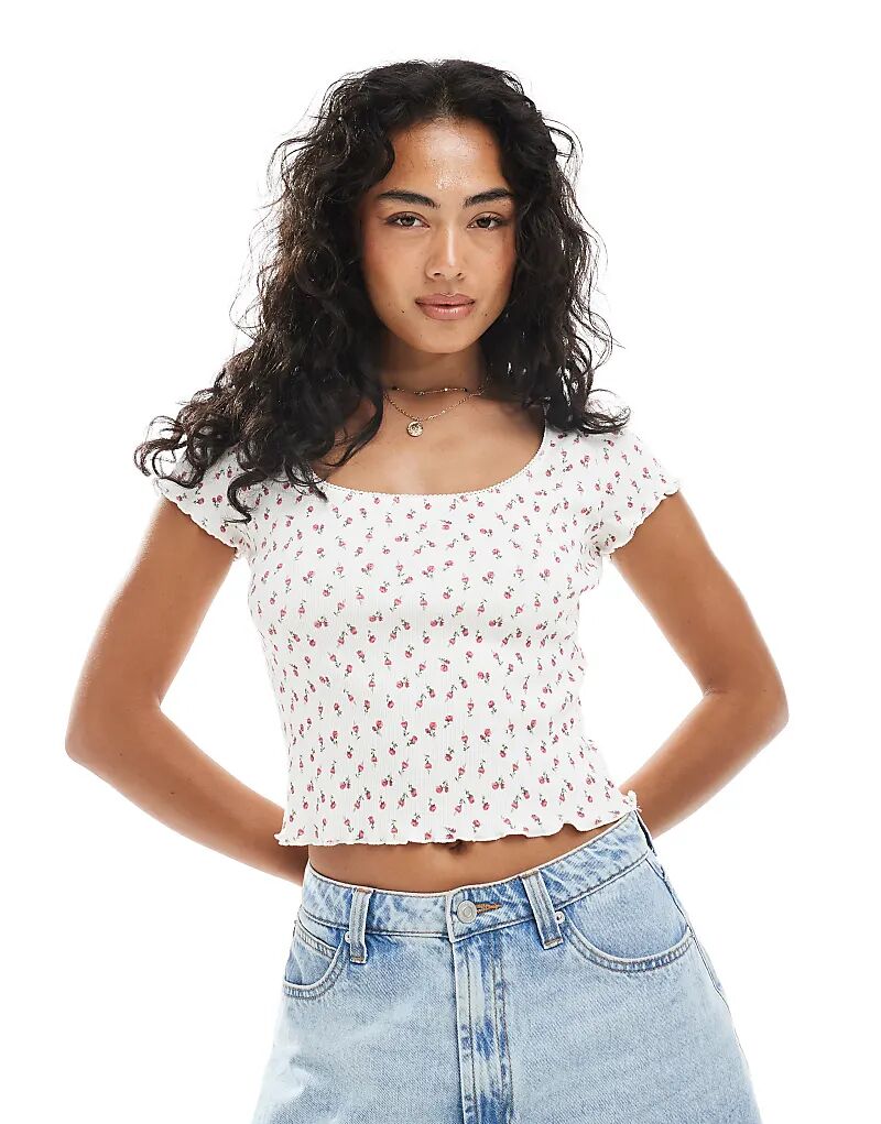 Белая футболка Miss Selfridge с нежным цветочным принтом и квадратным вырезом
Белая футболка Miss Selfridge с нежным цветочным принтом и квадратным вырезом