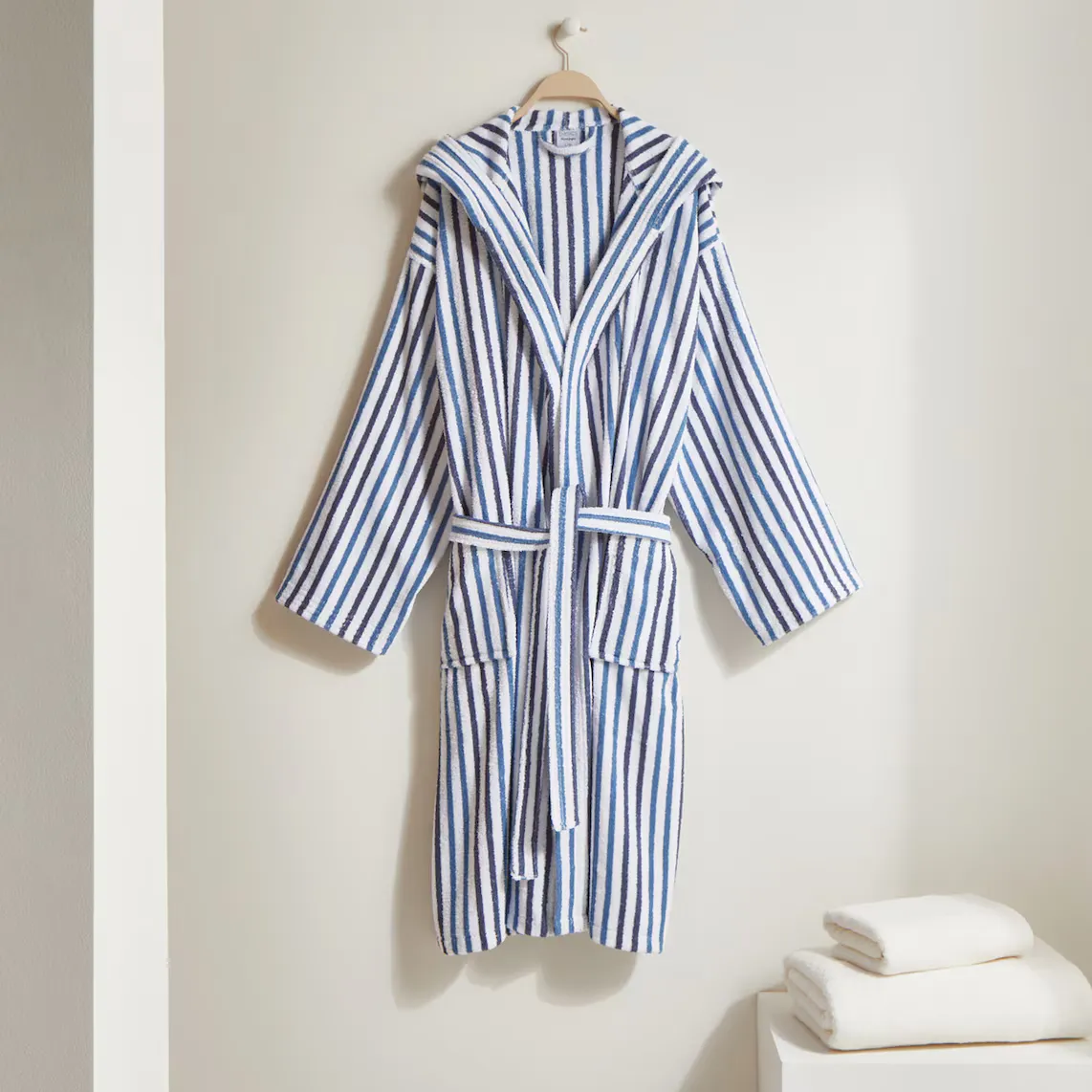 Хлопковый халат 380 гр/м2 Calm Basics El Corte Inglés, синий
Хлопковый халат 380 гр/м2 Calm Basics El Corte Inglés, синий