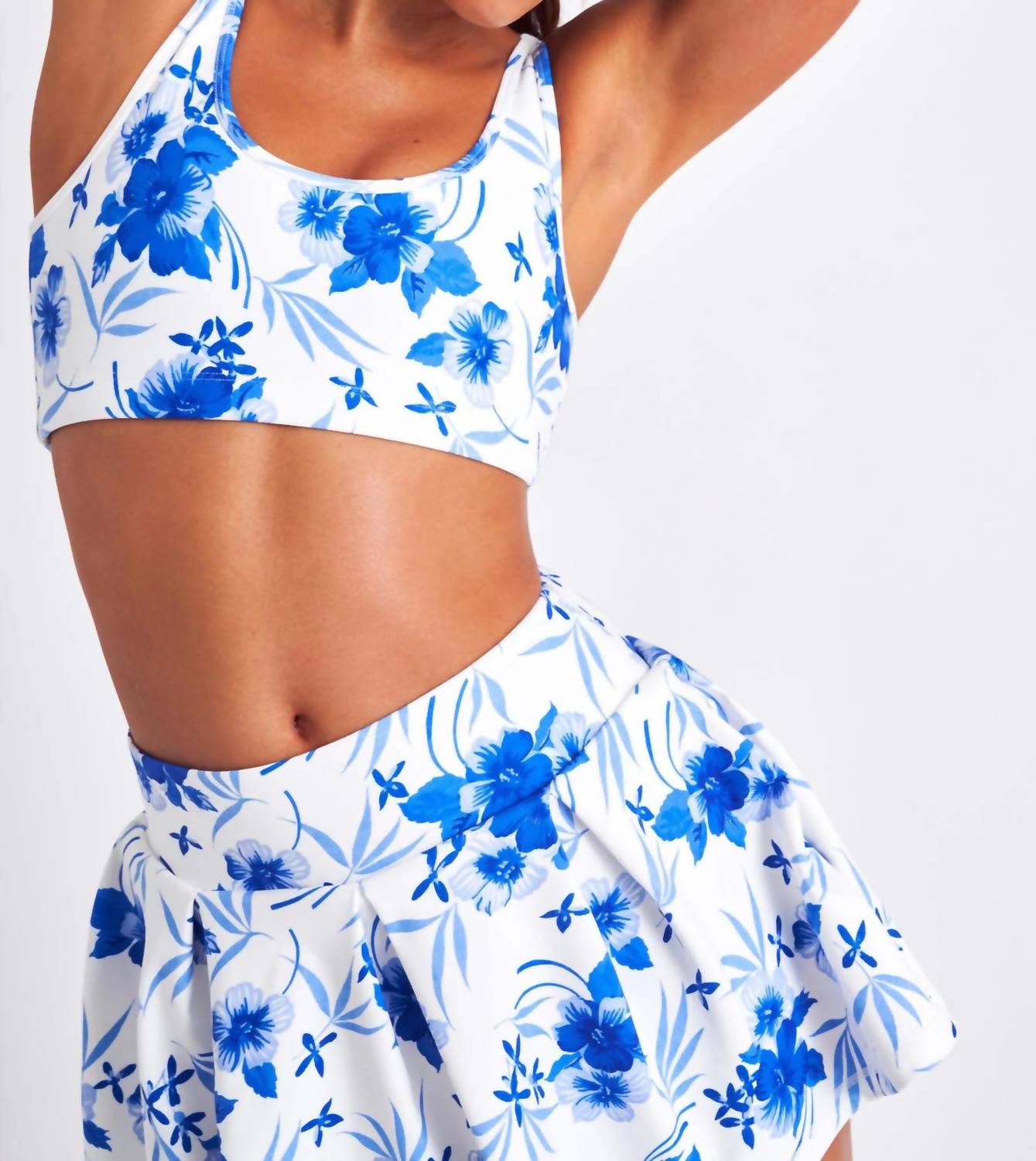 Бюстгальтер Ornice в сильном течении LoveShackFancy, цвет strong current
Бюстгальтер Ornice в сильном течении LoveShackFancy, цвет strong current