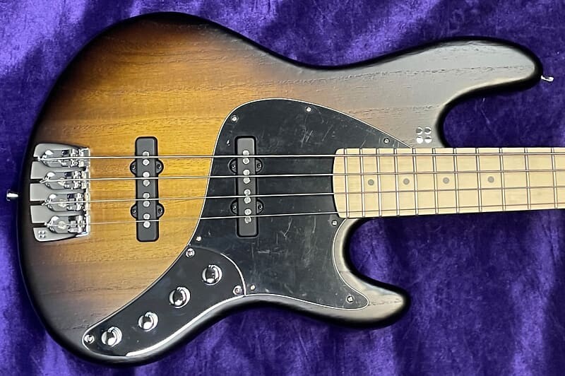 Басс гитара Sandberg TT-4 SuperLight, Tobacco Burst / Maple
Басс гитара Sandberg TT-4 SuperLight, Tobacco Burst / Maple