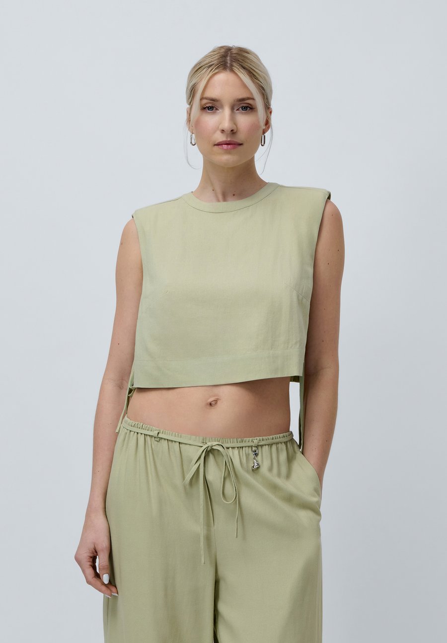 Топ LeGer by Lena Gercke HANKE, Grün/Green
Топ LeGer by Lena Gercke HANKE, Grün/Green