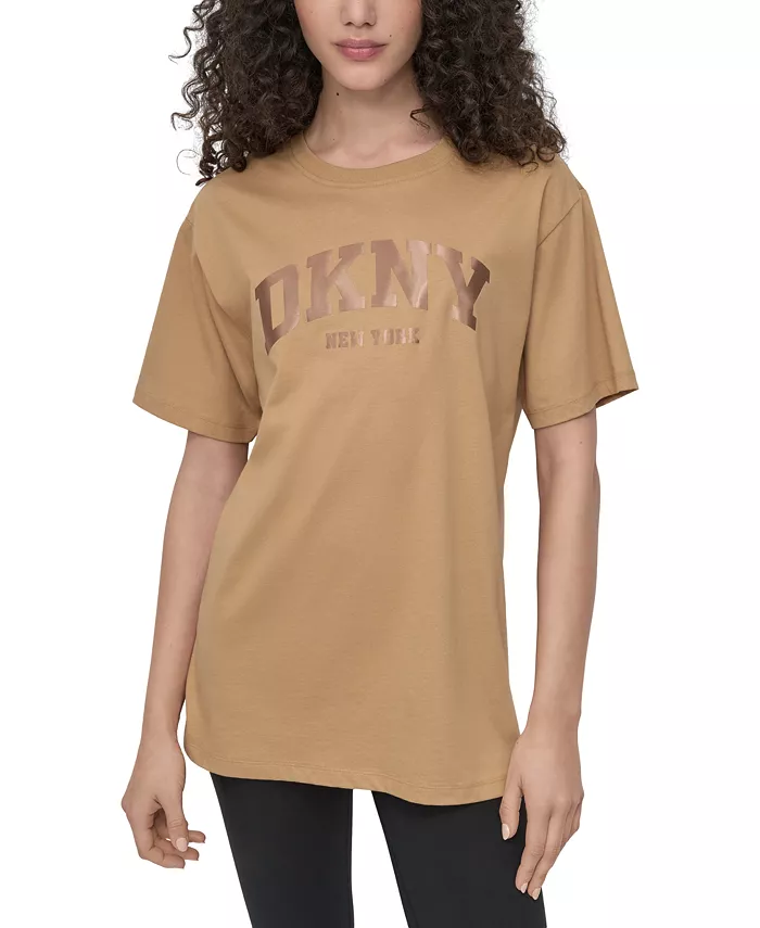 Спортивная женская футболка Varsity Satin Logo из хлопка большого размера DKNY, коричневый
Спортивная женская футболка Varsity Satin Logo из хлопка большого размера DKNY, коричневый