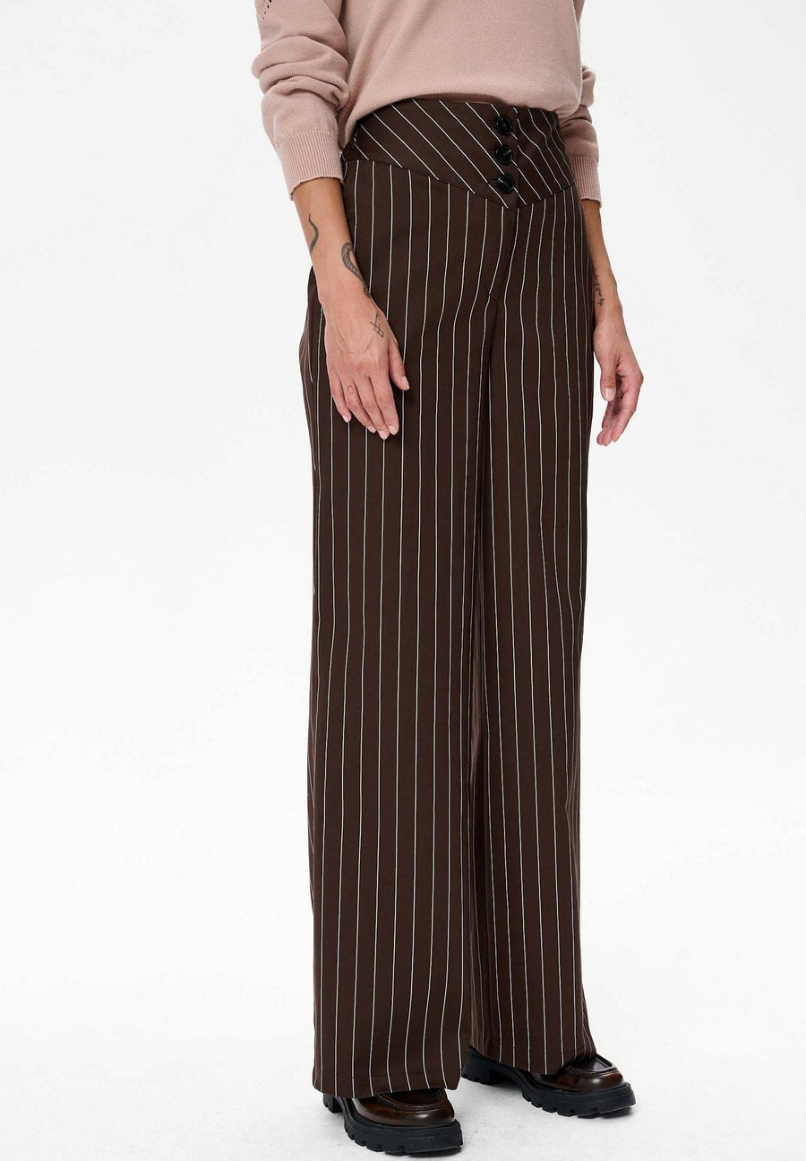 Брюки blue shadow Trousers, Brown
Брюки blue shadow Trousers, Brown