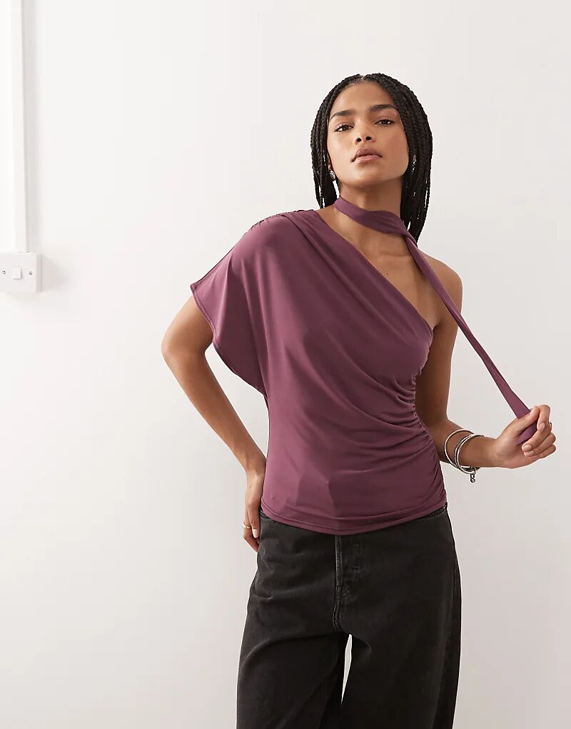 Топ Reclaimed Vintage на одно плечо со сборками и шарфом сливового цвета
Топ Reclaimed Vintage на одно плечо со сборками и шарфом сливового цвета