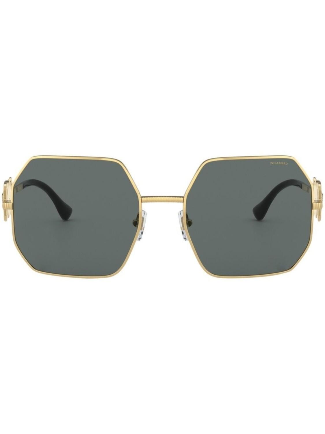 Солнцезащитные очки в геометричной оправе с декором Medusa Versace Eyewear, золотистый
Солнцезащитные очки в геометричной оправе с декором Medusa Versace Eyewear, золотистый