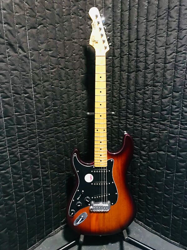 Электрогитара G&L S•500 ‘LEFTY’ 2022 Tobacco Sunburst over Sassafras w/ Free Gig Bag
Электрогитара G&L S•500 ‘LEFTY’ 2022 Tobacco Sunburst over Sassafras w/ Free Gig Bag