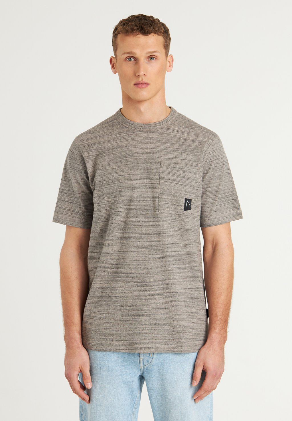 Футболка с принтом MORROW CHASIN', бежевый
Футболка с принтом MORROW CHASIN', бежевый