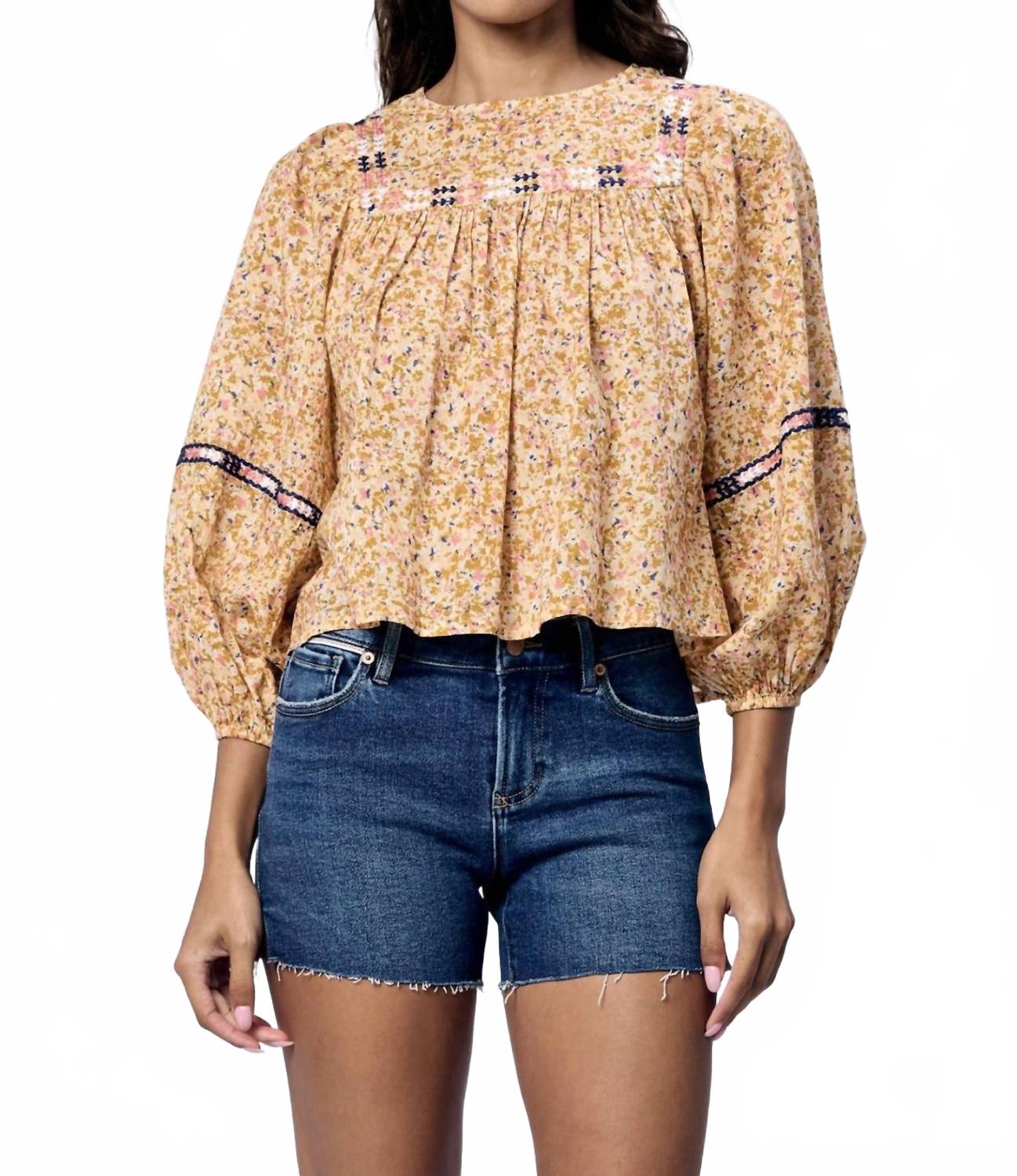 Блузка Fernande в цветке ноготков DEAR JOHN DENIM, золотой
Блузка Fernande в цветке ноготков DEAR JOHN DENIM, золотой