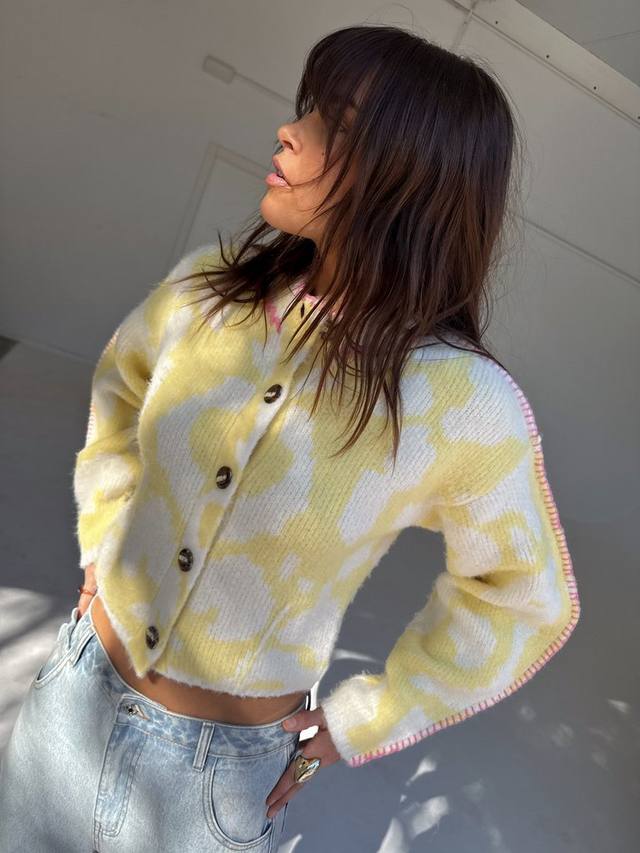 Zizi кардиган из контрастного трикотажа с полиэстером Never Fully Dressed
Zizi кардиган из контрастного трикотажа с полиэстером Never Fully Dressed