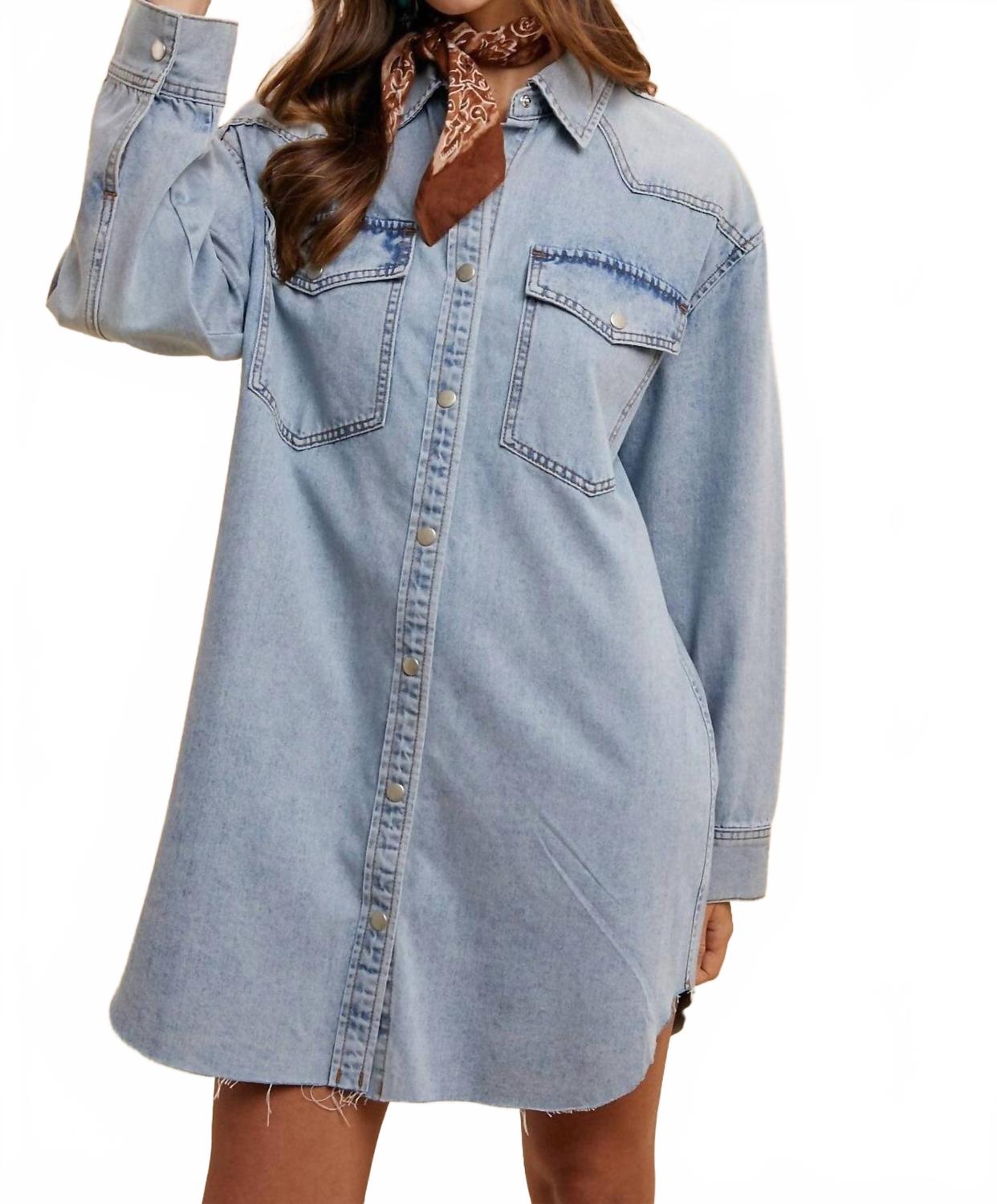 Свободная джинсовая рубашка-платье с пуговицами в синем цвете AnnieWear
Свободная джинсовая рубашка-платье с пуговицами в синем цвете AnnieWear