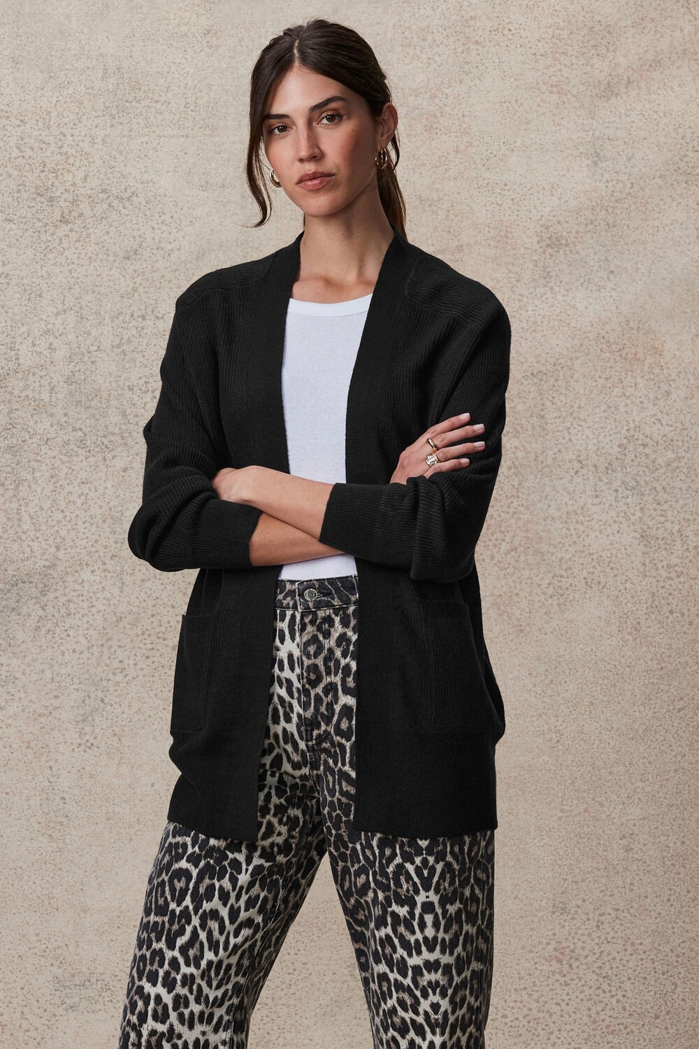 Мягкий на ощупь, уютный, трикотажный удлиненный кардиган Next, черный
Мягкий на ощупь, уютный, трикотажный удлиненный кардиган Next, черный