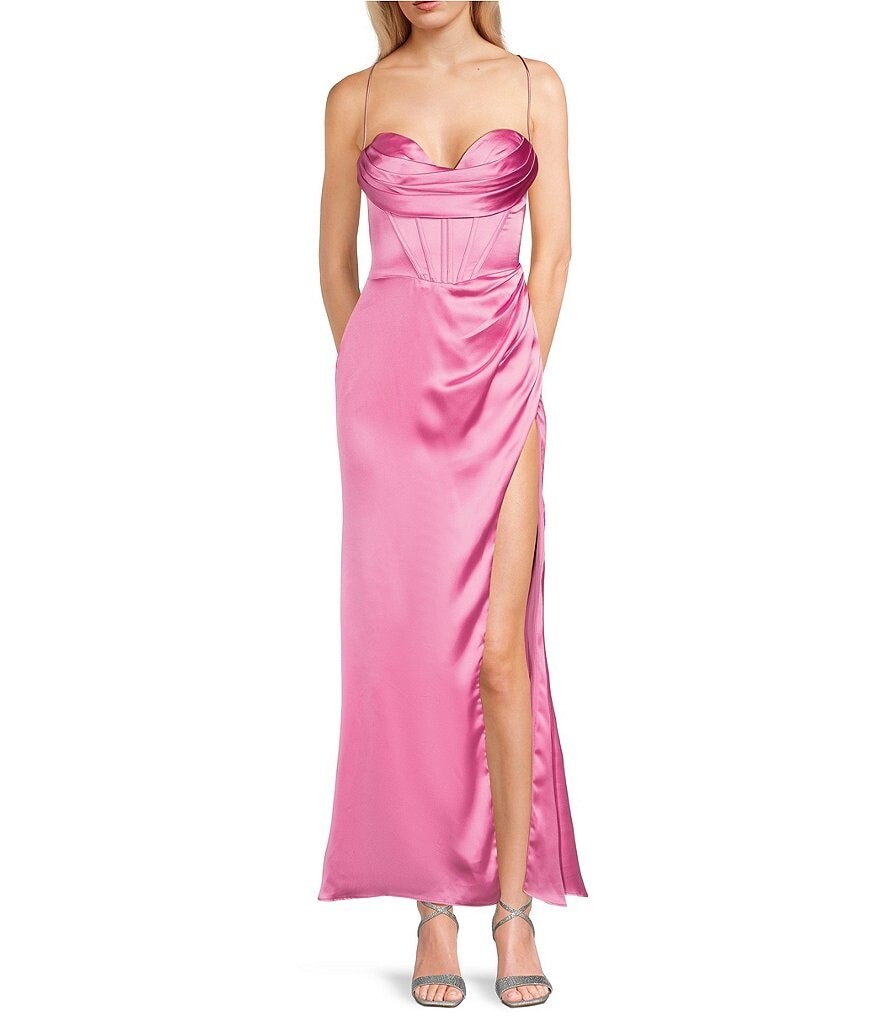 Атласное длинное платье с корсетом GB Social с воротником-хомутом и разрезом сзади на шнуровке, розовый 
Атласное длинное платье с корсетом GB Social с воротником-хомутом и разрезом сзади на шнуровке, розовый
