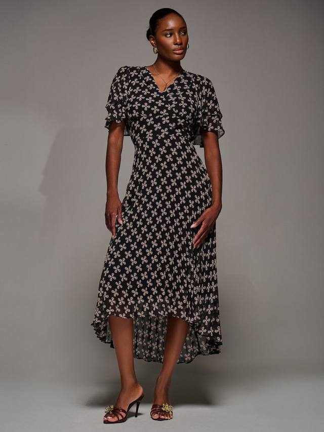 Платье миди с рукавами Abstract Angel Jolie Moi, Black Geo
Платье миди с рукавами Abstract Angel Jolie Moi, Black Geo