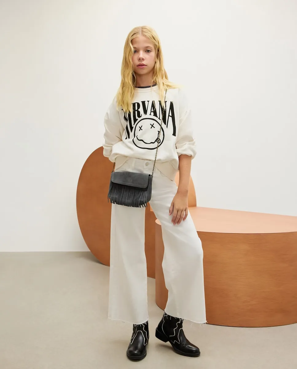 Детская толстовка с капюшоном и принтом Nirvana Kids El Corte Inglés, перевод отсутствует.
Детская толстовка с капюшоном и принтом Nirvana Kids El Corte Inglés, перевод отсутствует.