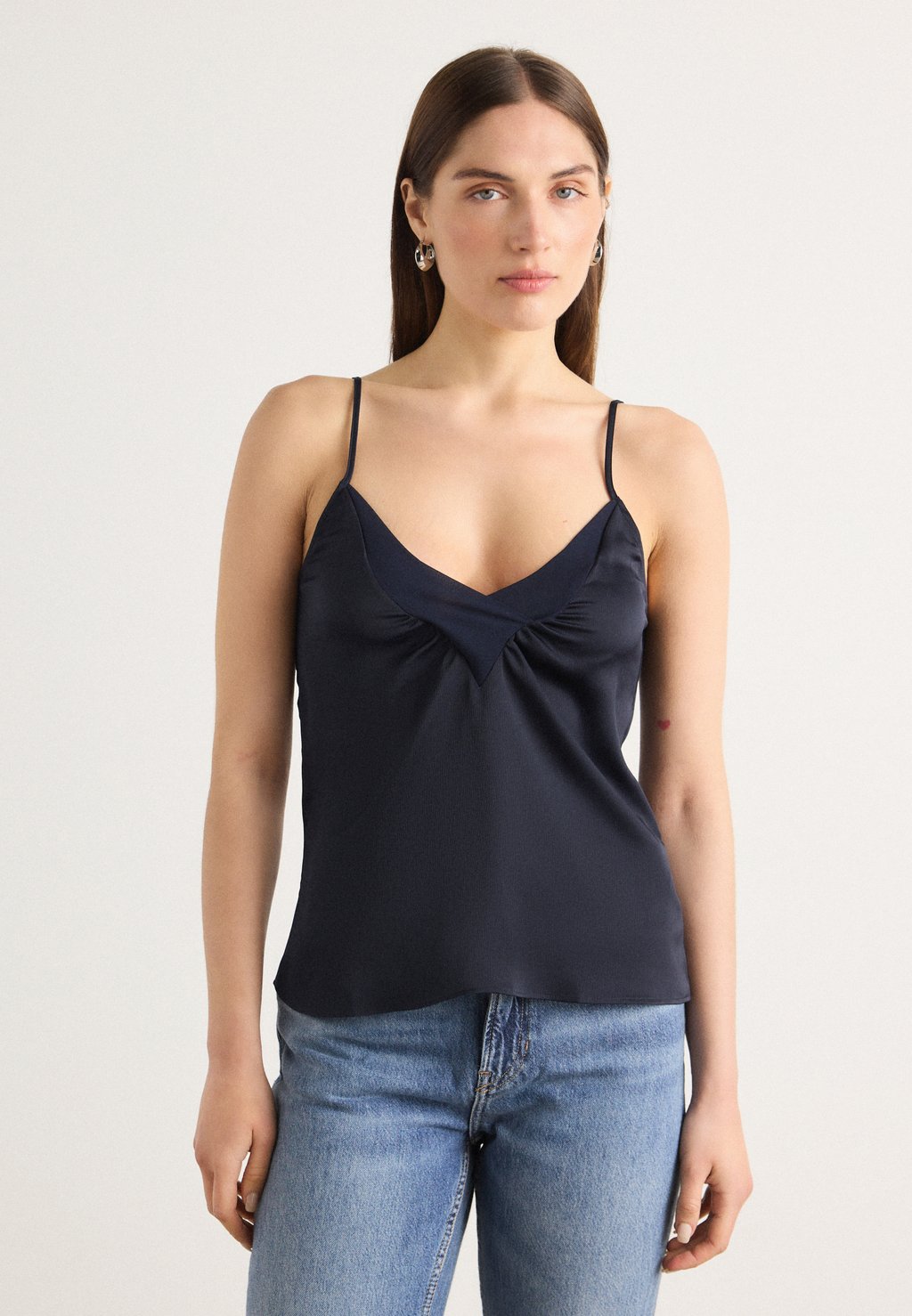 Топ IECLY BOSS, темно-синий
Топ IECLY BOSS, темно-синий