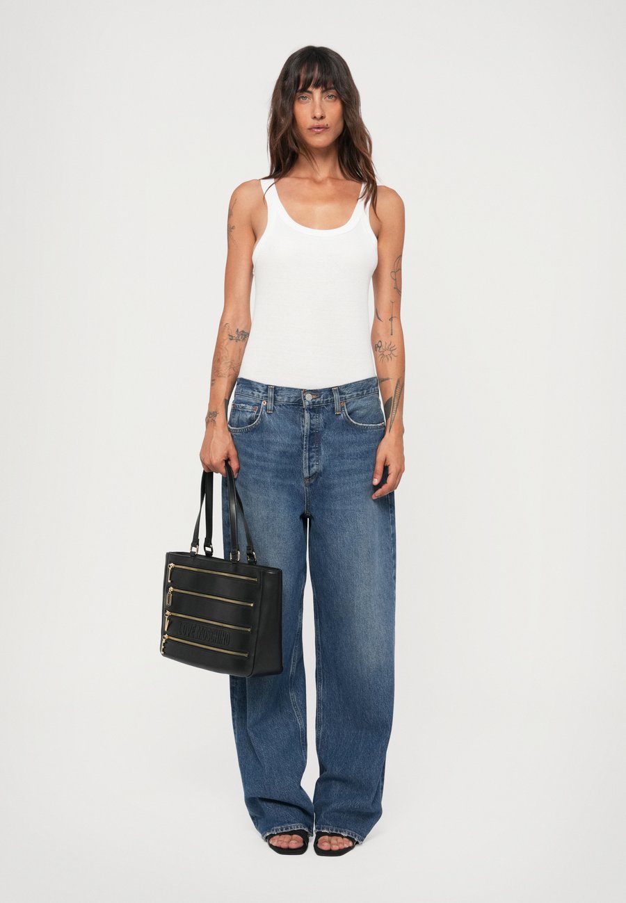 Сумка Love Moschino ZIPLINE, Black
Сумка Love Moschino ZIPLINE, Black