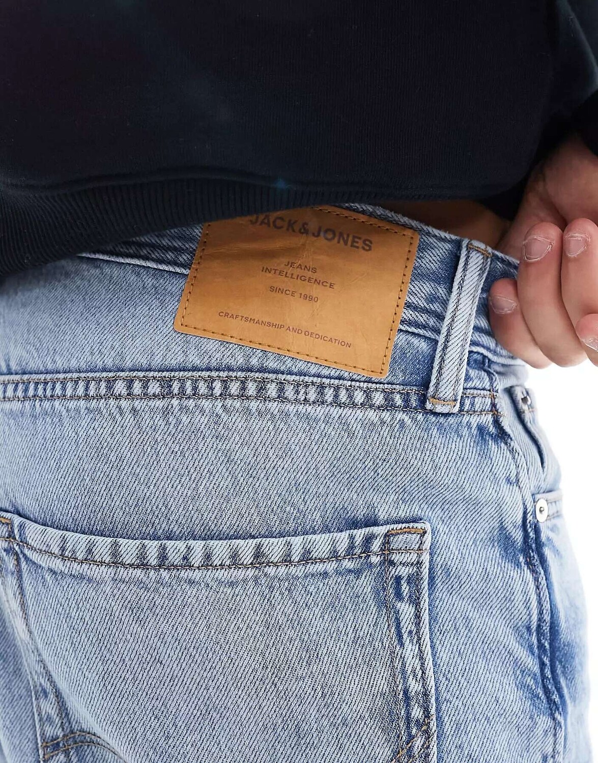 Jack & Jones Essentials Джинсы свободного кроя Chris с потертостями светло-синего цвета
Jack & Jones Essentials Джинсы свободного кроя Chris с потертостями светло-синего цвета