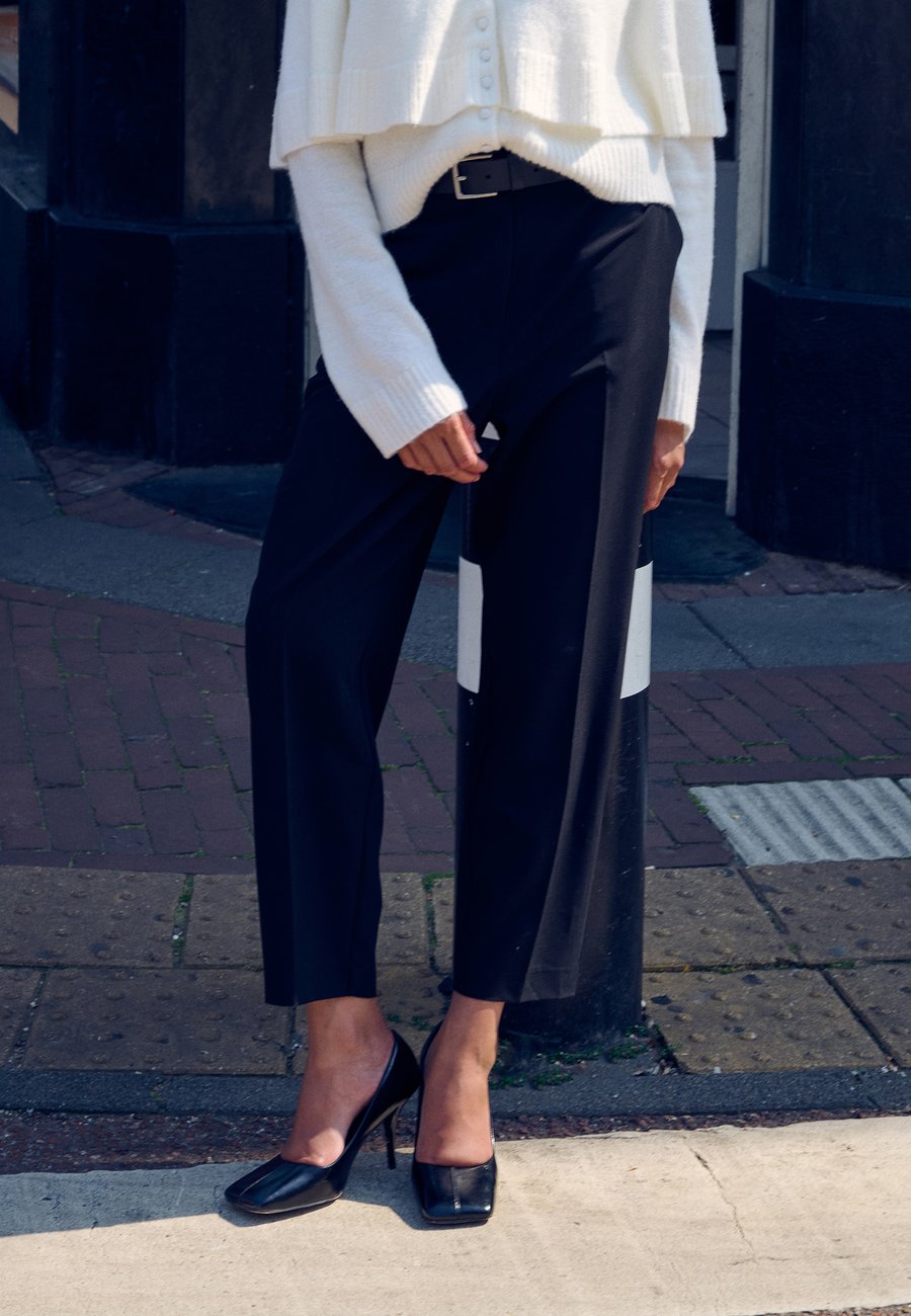 Брюки Karen by Simonsen KBRO SOLID MILANO CARROT PANTS, Meteorite/Black
Брюки Karen by Simonsen KBRO SOLID MILANO CARROT PANTS, Meteorite/Black