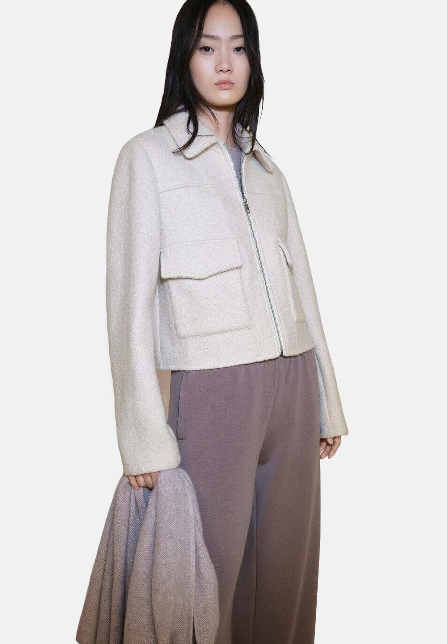 Флисовая куртка Mango Fleece jacket, Beige
Флисовая куртка Mango Fleece jacket, Beige