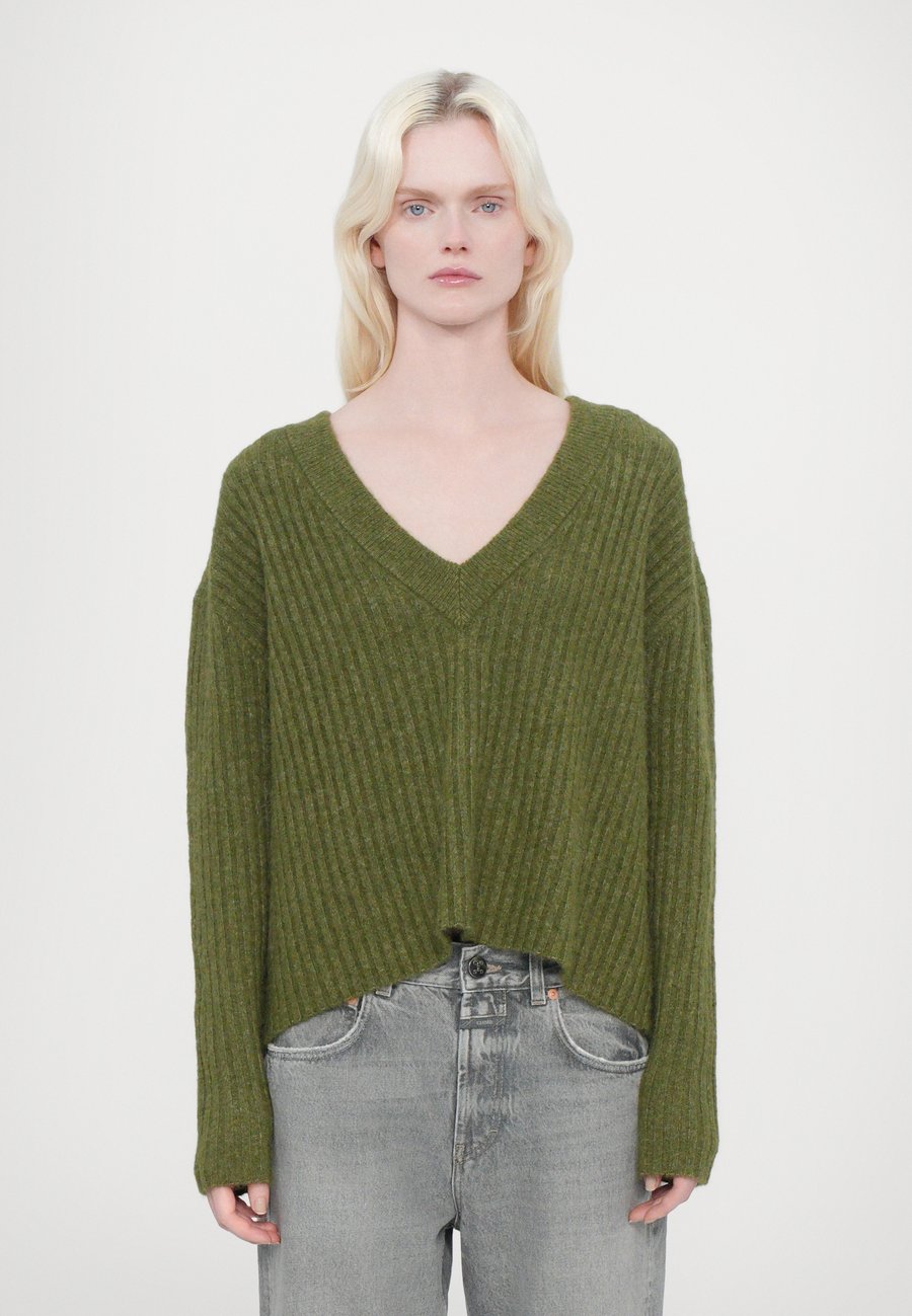 Джемпер CLOSED V NECK, Pistachio Green/Green
Джемпер CLOSED V NECK, Pistachio Green/Green