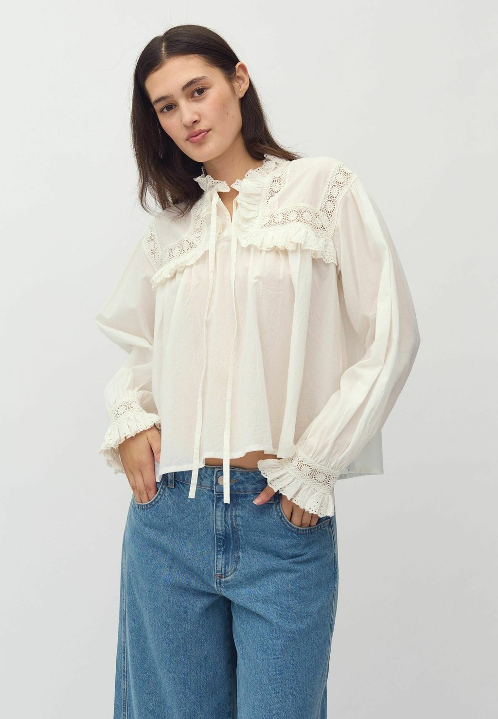 Блуза GERLINA-M mbyM, белый
Блуза GERLINA-M mbyM, белый