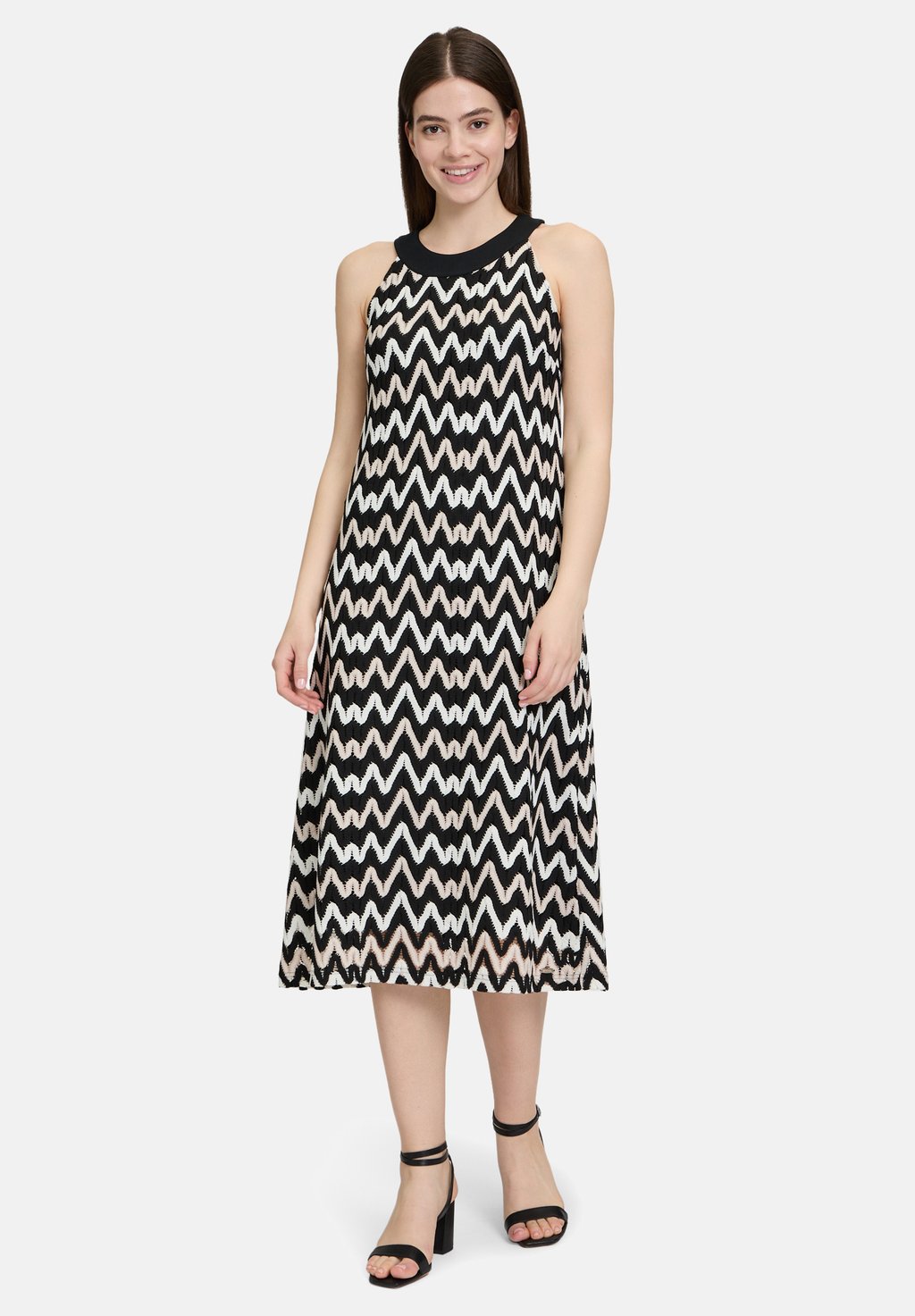 Повседневное платье NECKHOLDER OHNE ARM Betty & Co, коричневый
Повседневное платье NECKHOLDER OHNE ARM Betty & Co, коричневый