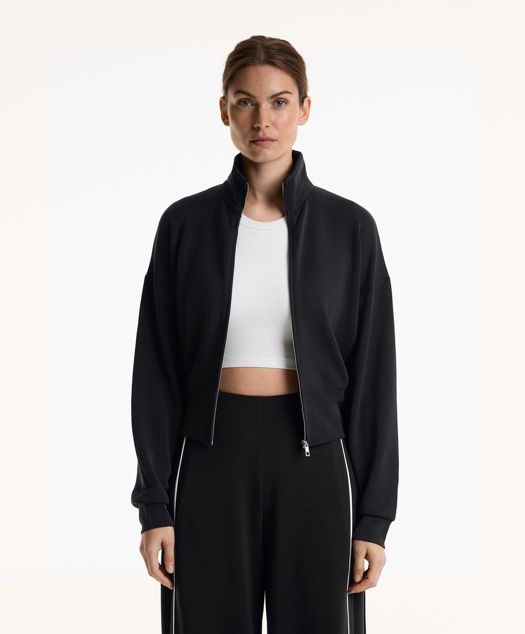 Мягкая на ощупь модальная куртка с высоким воротником Oysho, черный
Мягкая на ощупь модальная куртка с высоким воротником Oysho, черный